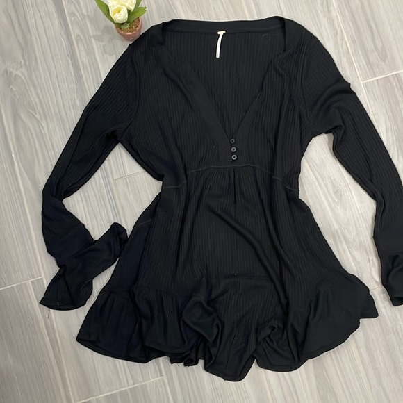 Free People Tops - Free People Black Long Flowy Top